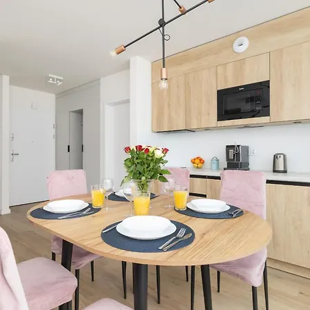 Comfortable With Parking In The Centre Of By Renters *