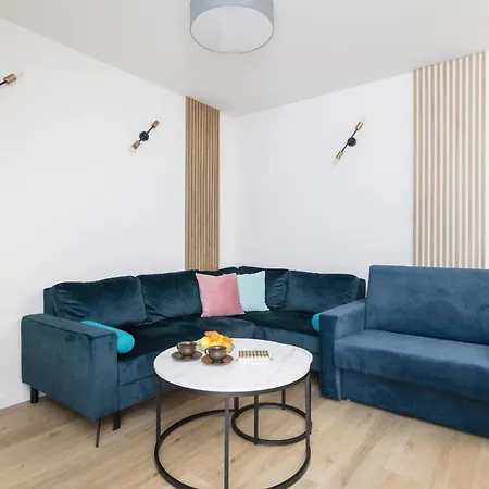 Comfortable With Parking In The Centre Of By Renters 公寓式酒店 *