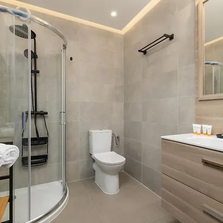 Comfortable With Parking In The Centre Of By Renters *