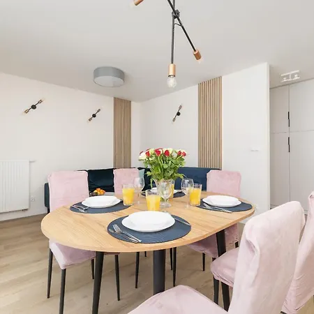 Comfortable With Parking In The Centre Of By Renters