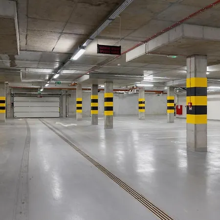 Comfortable With Parking In The Centre Of By Renters * 扎科帕内