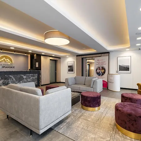 Comfortable With Parking In The Centre Of By Renters 扎科帕内